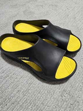 Men’s VKTRY Black & Yellow Slides